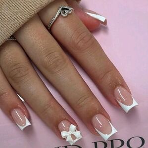 French Tip With Bow Press On Nails